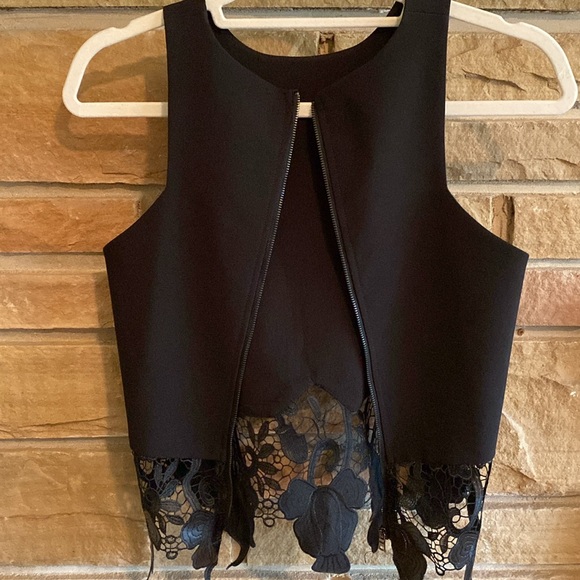 Lucy Paris Black Sleeveless Lace Hem Top - Picture 4 of 5
